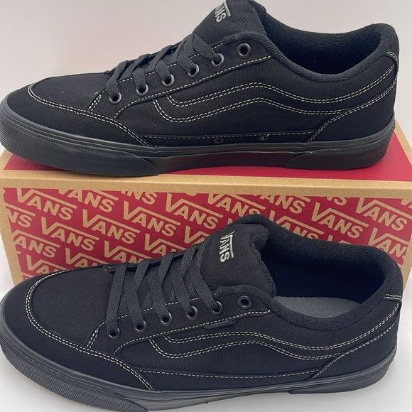 Vans Men’s Bearcat (Canvas) Black/Black
VN000DT2186
Sneakers - Picture 2 of 16